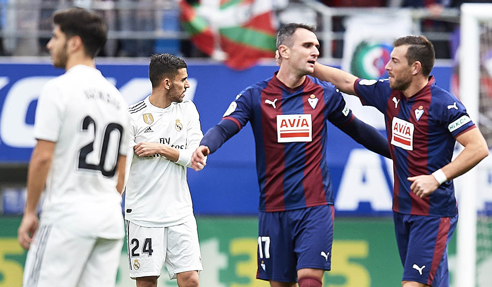 EIBAR, SPAIN - NOVEMBER 24: Sergi Enrich of SD Eibar celebrates with his teammates Kike Garcia of SD Eibar after scoring his team's second goal during the La Liga match between SD Eibar and Real Madrid CF at Ipurua Municipal Stadium on November 24, 2018 in Eibar, Spain. (Photo by Juan Manuel Serrano Arce/Getty Images)