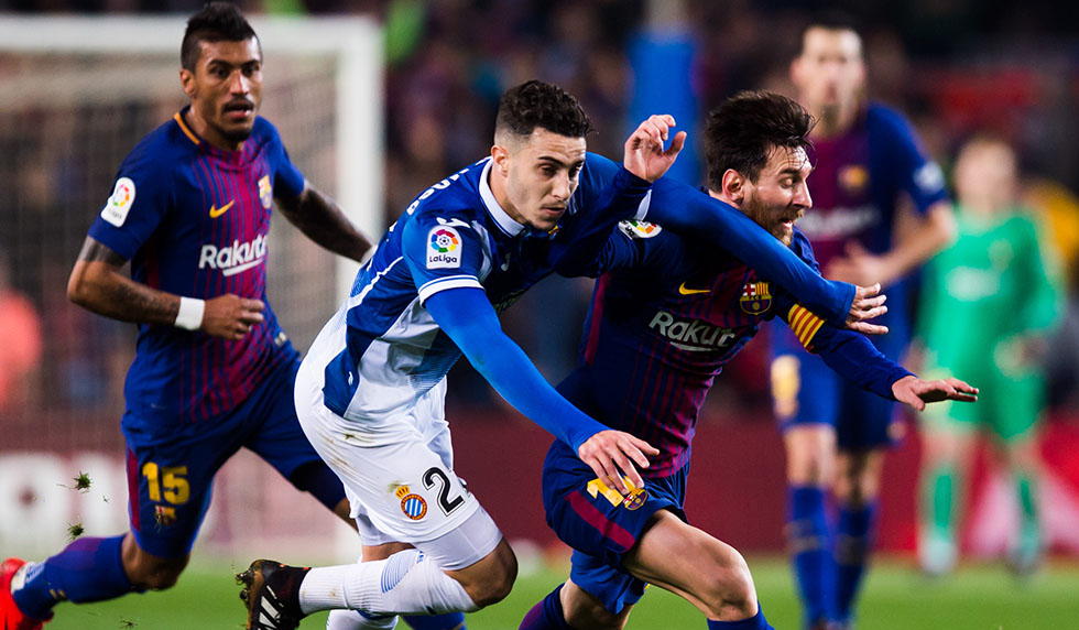 BARCELONA, SPAIN - JANUARY 25: Lionel Messi of FC Barcelona fights for the ball with Mario Hermoso of RCD Espanyol during the Spanish Copa del Rey Quarter Final Second Leg match between FC Barcelona and RCD Espanyol at Camp Nou stadium at Camp Nou on January 25, 2018 in Barcelona, Spain. (Photo by Alex Caparros/Getty Images)