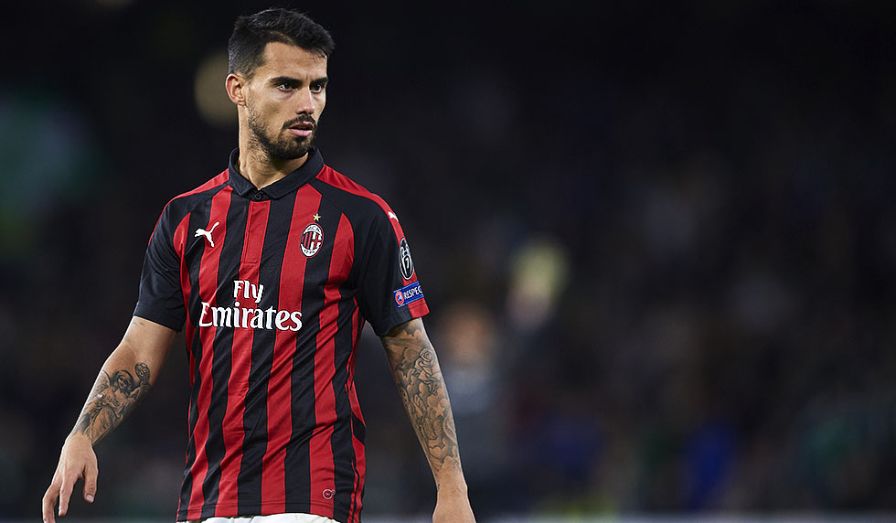 SEVILLE, SPAIN - NOVEMBER 08: Suso of AC Milan looks on during the UEFA Europa League Group F match between Real Betis and AC Milan at Estadio Benito Villamarin on November 8, 2018 in Seville, Spain. (Photo by Aitor Alcalde/Getty Images)