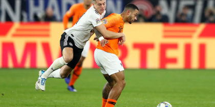 GELSENKIRCHEN, GERMANY - NOVEMBER 19: Memphis Depay of the Netherlands battles for possession with Tony Kroos of Germany during the UEFA Nations League A group one match between Germany and Netherlands at Veltins-Arena on November 19, 2018 in Gelsenkirchen, Germany. (Photo by Martin Rose/Bongarts/Getty Images)