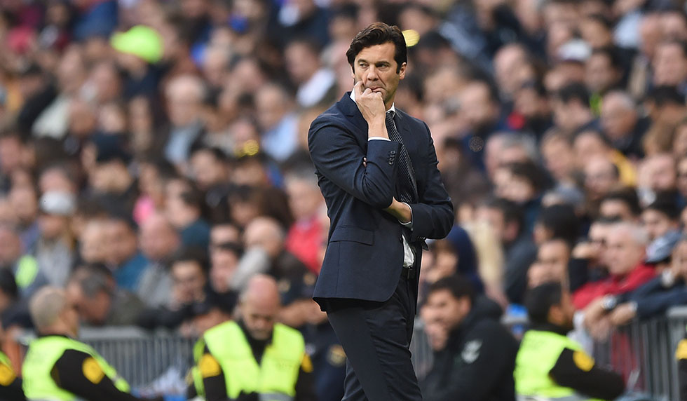 MADRID, SPAIN - NOVEMBER 03: Santiago Solari, head coach of Real Madrid looks on during the La Liga match between Real Madrid CF and Real Valladolid CF at Estadio Santiago Bernabeu on November 03, 2018 in Madrid, Spain. (Photo by Denis Doyle/Getty Images)