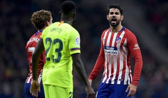Atletico Madrid's Spanish forward Diego Costa (R) argues with Barcelona's French defender Samuel Umtiti during the Spanish league football match between Club Atletico de Madrid and FC Barcelona at the Wanda Metropolitano stadium in Madrid on November 24, 2018. (Photo by OSCAR DEL POZO / AFP) (Photo credit should read OSCAR DEL POZO/AFP/Getty Images)
