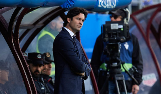 EIBAR, SPAIN - NOVEMBER 24: Head coach Santiago Solari of Real Madrid reacts during the La Liga match between SD Eibar and Real Madrid CF at Ipurua Municipal Stadium on November 24, 2018 in Eibar, Spain. (Photo by Juan Manuel Serrano Arce/Getty Images)
