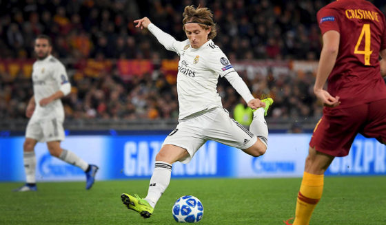 Real Madrid's Croatian midfielder Luka Modric shoots on goal during the UEFA Champions League group G football match AS Rome vs Real Madrid on November 27, 2018 at the Olympic stadium in Rome. (Photo by Tiziana FABI / AFP) (Photo credit should read TIZIANA FABI/AFP/Getty Images)