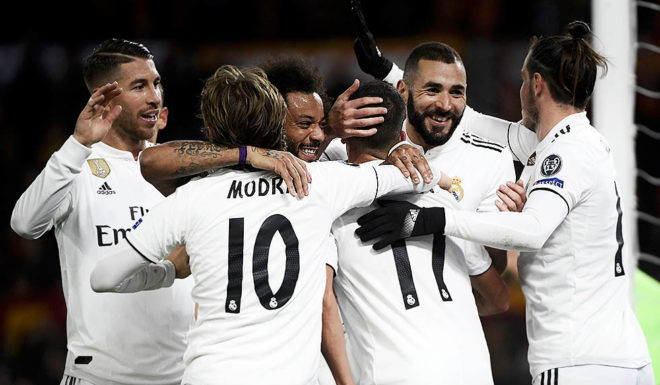 Real Madrid (From L) Real Madrid's Spanish defender Sergio Ramos, Real Madrid's Croatian midfielder Luka Modric, Real Madrid's Brazilian defender Marcelo, Real Madrid's Spanish midfielder Lucas Vazquez, Real Madrid's French forward Karim Benzema and Real Madrid's Welsh forward Gareth Bale celebrate after Vazquez scored 0-2 during the UEFA Champions League group G football match AS Rome vs Real Madrid on November 27, 2018 at the Olympic stadium in Rome. (Photo by Filippo MONTEFORTE / AFP) (Photo credit should read FILIPPO MONTEFORTE/AFP/Getty Images)