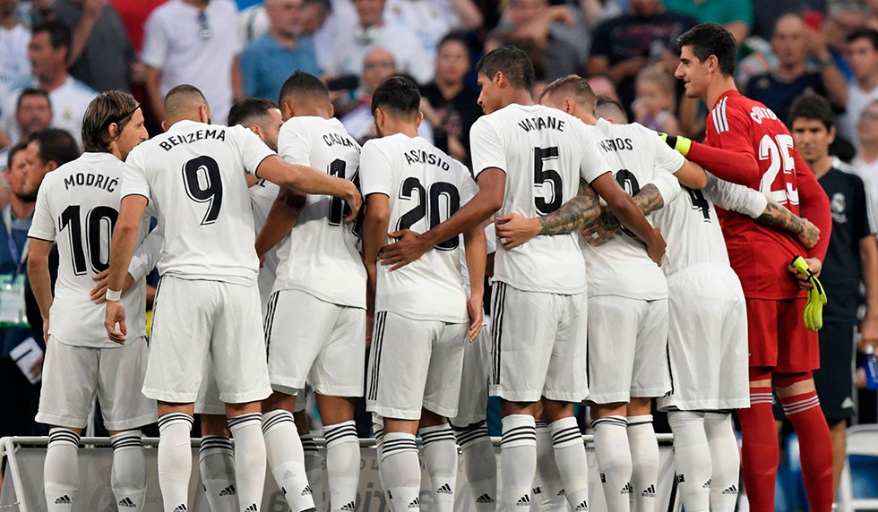 Real Madrid's players huddle before the Spanish league football match between Real Madrid CF and Club Deportivo Leganes SAD at the Santiago Bernabeu stadium in Madrid on September 1, 2018. (Photo by GABRIEL BOUYS / AFP) (Photo credit should read GABRIEL BOUYS/AFP/Getty Images)
