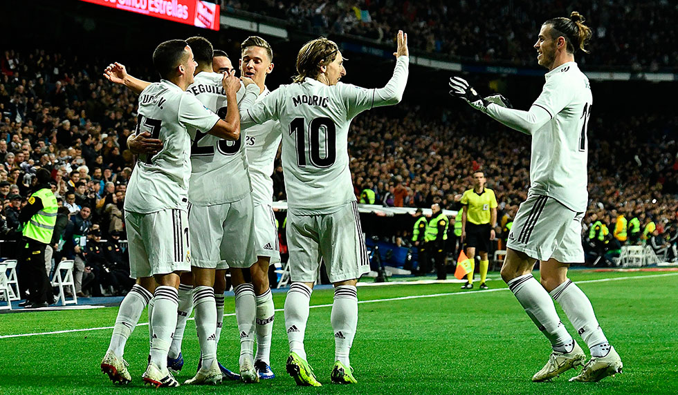 Real Madrid's Spanish defender Dani Carvajal (back 3rd L) celebrates with teammates after scoring a goal during the Spanish league football match between Real Madrid and Valencia at the Santiago Bernabeu stadium in Madrid on December 1, 2018. (Photo by OSCAR DEL POZO / AFP) (Photo credit should read OSCAR DEL POZO/AFP/Getty Images)