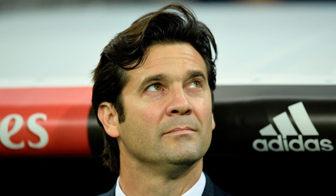 Real Madrid's Argentinian coach Santiago Solari attends the Spanish league football match between Real Madrid and Valencia at the Santiago Bernabeu stadium in Madrid on December 1, 2018. (Photo by OSCAR DEL POZO / AFP) (Photo credit should read OSCAR DEL POZO/AFP/Getty Images)
