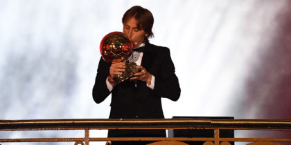 Real Madrid's Croatian midfielder Luka Modric kisses the trophy after receiving the 2018 FIFA Men's Ballon d'Or award for best player of the year during the 2018 FIFA Ballon d'Or award ceremony at the Grand Palais in Paris on December 3, 2018. - The winner of the 2018 Ballon d'Or will be revealed at a glittering ceremony in Paris on December 3 evening, with Croatia's Luka Modric and a host of French World Cup winners all hoping to finally end the 10-year duopoly of Cristiano Ronaldo and Lionel Messi. (Photo by FRANCK FIFE / AFP) (Photo credit should read FRANCK FIFE/AFP/Getty Images)