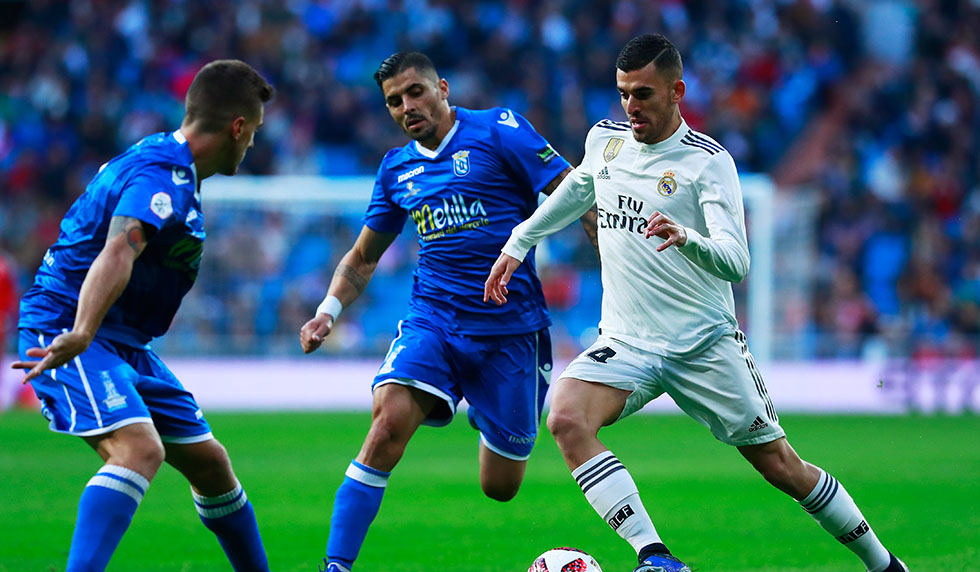 MADRID, SPAIN - DECEMBER 06: Daniel Ceballos of Real Madrid takes on the Melilla defence during the Copa del Rey fourth round match between Real Madrid and Melilla at Estadio Bernabeu on December 6, 2018 in Madrid, Spain. (Photo by Gonzalo Arroyo Moreno/Getty Images)