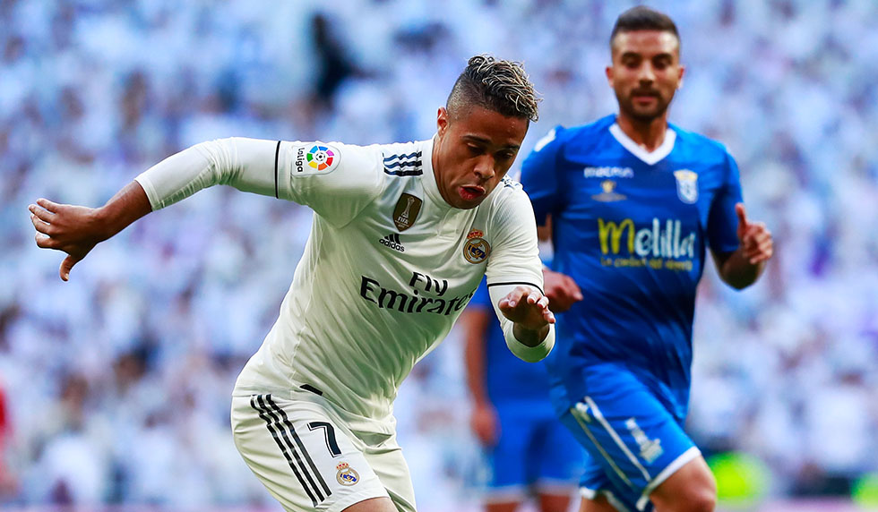MADRID, SPAIN - DECEMBER 06: Mariano Diaz of Real Madrid runs with the ball during the Copa del Rey fourth round match between Real Madrid and Melilla at Estadio Bernabeu on December 6, 2018 in Madrid, Spain. (Photo by Gonzalo Arroyo Moreno/Getty Images)