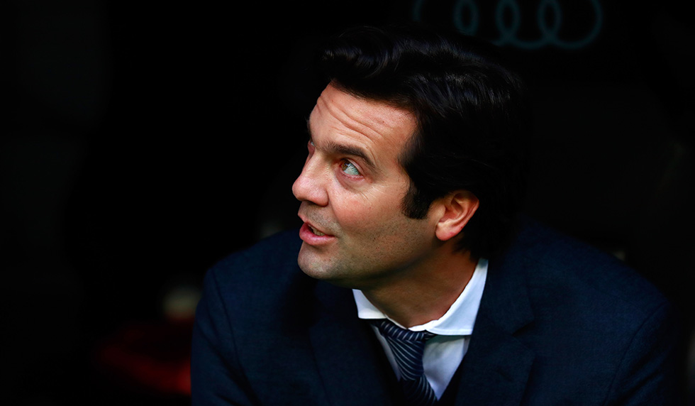 MADRID, SPAIN - DECEMBER 06: Santiago Solari, Manager of Real Madrid looks on prior to the Copa del Rey fourth round match between Real Madrid and Melilla at Estadio Bernabeu on December 6, 2018 in Madrid, Spain. (Photo by Gonzalo Arroyo Moreno/Getty Images)