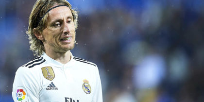 VITORIA-GASTEIZ, SPAIN - OCTOBER 06: Luka Modric of Real Madrid CF reacts during the La Liga match between Deportivo Alaves and Real Madrid CF at Estadio de Mendizorroza on October 6, 2018 in Vitoria-Gasteiz, Spain. (Photo by Juan Manuel Serrano Arce/Getty Images)