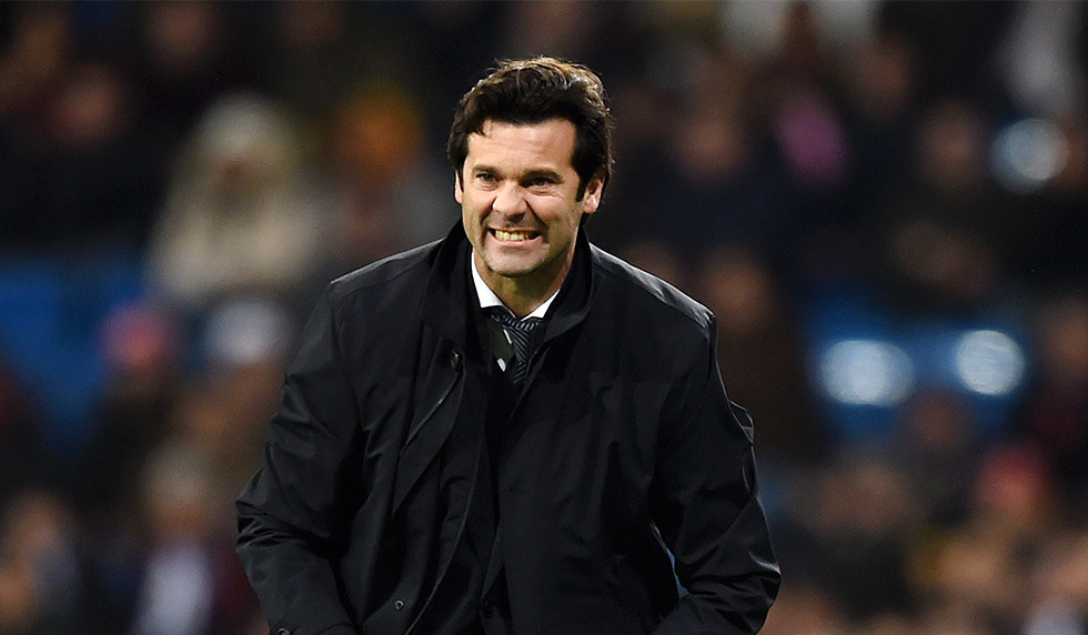 MADRID, SPAIN - DECEMBER 15: Santiago Solari, Manager of Real Madrid looks on during the La Liga match between Real Madrid CF and Rayo Vallecano de Madrid at Estadio Santiago Bernabeu on December 15, 2018 in Madrid, Spain. (Photo by Denis Doyle/Getty Images)