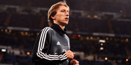 MADRID, SPAIN - DECEMBER 15: Luka Modric of Real Madrid warms up prior to the La Liga match between Real Madrid CF and Rayo Vallecano de Madrid at Estadio Santiago Bernabeu on December 15, 2018 in Madrid, Spain. (Photo by Denis Doyle/Getty Images)