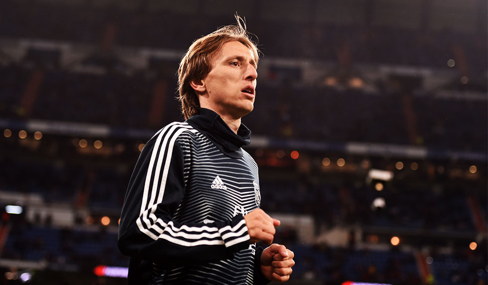 MADRID, SPAIN - DECEMBER 15: Luka Modric of Real Madrid warms up prior to the La Liga match between Real Madrid CF and Rayo Vallecano de Madrid at Estadio Santiago Bernabeu on December 15, 2018 in Madrid, Spain. (Photo by Denis Doyle/Getty Images)