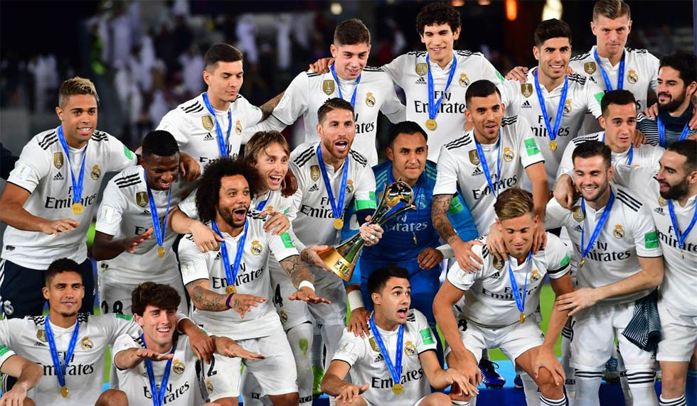 Real Madrid's players celebrate with the trophy after winning the FIFA Club World Cup final football match Spain's Real Madrid vs Abu Dhabi's Al Ain at the Zayed Sports City Stadium in Abu Dhabi, the capital of the United Arab Emirates, on December 22, 2018. (Photo by Giuseppe CACACE / AFP) (Photo credit should read GIUSEPPE CACACE/AFP/Getty Images)