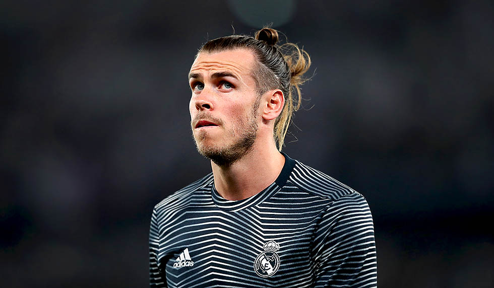 ABU DHABI, UNITED ARAB EMIRATES - DECEMBER 22: Gareth Bale of Real Madrid warms up prior to the FIFA Club World Cup UAE 2018 Final between Al Ain and Real Madrid at the Zayed Sports City Stadium on December 22, 2018 in Abu Dhabi, United Arab Emirates. (Photo by Francois Nel/Getty Images)