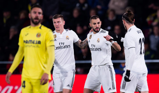 VILLAREAL, SPAIN - JANUARY 03: Karim Benzema of Real Madrid CF celebrates with his teammates Gareth Bale and Toni Kroos after scoring his team's first goal during the La Liga match between Villarreal CF and Real Madrid CF at Estadio de la Ceramica on January 03, 2019 in Villarreal, Spain. (Photo by Alex Caparros/Getty Images)