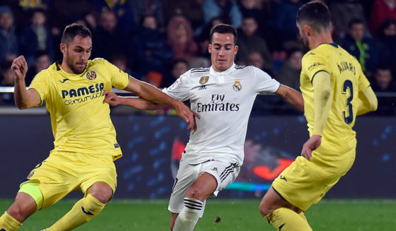 Villarreal's Spanish defender Victor Ruiz and Villarreal's Spanish defender Alvaro Gonzalez (L) vie with Real Madrid's Spanish midfielder Lucas Vazquez (C) during the Spanish League football match between Villarreal CF and Real Madrid CF at La Ceramica stadium in Vila-real on January 3, 2019. (Photo by JOSE JORDAN / AFP) (Photo credit should read JOSE JORDAN/AFP/Getty Images)