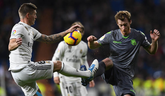 Real Madrid's German midfielder Toni Kroos (L) vies with Real Sociedad's Spanish midfielder David Zurutuza during the Spanish League football match between Real Madrid CF and Real Sociedad at the Santiago Bernabeu stadium in Madrid on January 6, 2019. (Photo by GABRIEL BOUYS / AFP) (Photo credit should read GABRIEL BOUYS/AFP/Getty Images)