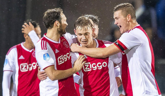Ajax' Frenkie de Jong (2R) celebrates with teammates after scoring a goal during the Dutch Eredivisie football match between PEC Zwolle and Ajax Amsterdam in Zwolle, The Netherlands, on December 8, 2018. (Photo by Jasper RUHE / ANP / AFP) / Netherlands OUT (Photo credit should read JASPER RUHE/AFP/Getty Images)