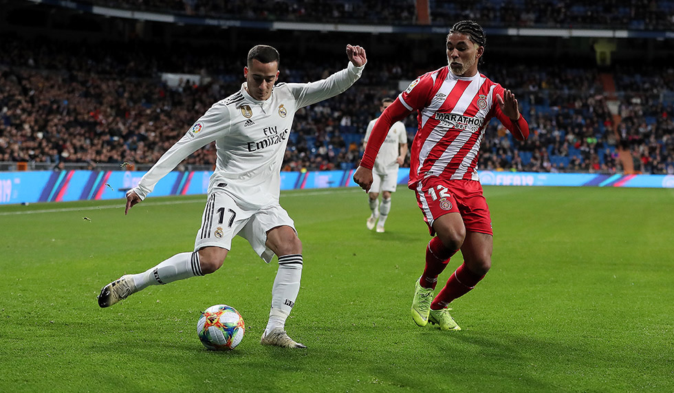 MADRID, SPAIN - JANUARY 24: Lucas Vazquez (L) of Real Madrid CF kicks the ball against Douglas Luiz (R) of Girona FC during the Copa del Rey Quarter Final match between Real Madrid CF and Girona FC at Estadio Santiago Bernabeu on January 24, 2019 in Madrid, Spain. (Photo by Gonzalo Arroyo Moreno/Getty Images)