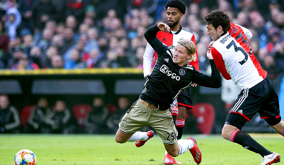 Feyenoord's Eric Botteghin (R) fights for the ball with Ajax's Kasper Dolberg (L) during the "De Klassieker" Eredivisie football match between Feyenoord Rotterdam and Ajax Amsterdam in Rotterdam, on January 27, 2019. (Photo by Olaf KRAAK / ANP / AFP) / Netherlands OUT (Photo credit should read OLAF KRAAK/AFP/Getty Images)