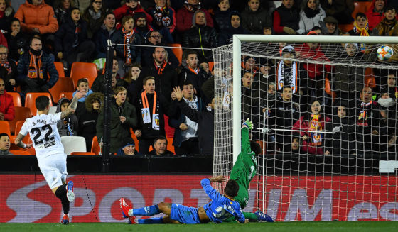 VALENCIA, SPAIN - JANUARY 29: Santi Mina of Valencia scores a goal only for it to be ruled out by VAR decision during the Copa del Rey Quarter Final match between Valencia and Getafe at Estadio Mestalla on January 29, 2019 in Valencia, Spain. (Photo by David Ramos/Getty Images)