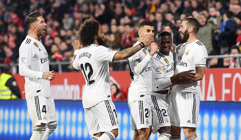 GIRONA, SPAIN - JANUARY 31: Karim Benzema of Real Madrid celebrates scoring to make it 2-0 with team mates during the Copa del Quarter Final match between Girona and Real Madrid at Montilivi Stadium on January 31, 2019 in Girona, Spain. (Photo by David Ramos/Getty Images )