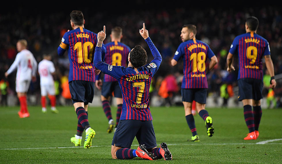 BARCELONA, SPAIN - JANUARY 30: Philippe Coutinho of Barcelona celebrates scoring his sides third goal during the Copa del Rey Quarter Final second leg match between FC Barcelona and Sevilla FC at Nou Camp on January 30, 2019 in Barcelona, Spain. (Photo by David Ramos/Getty Images)