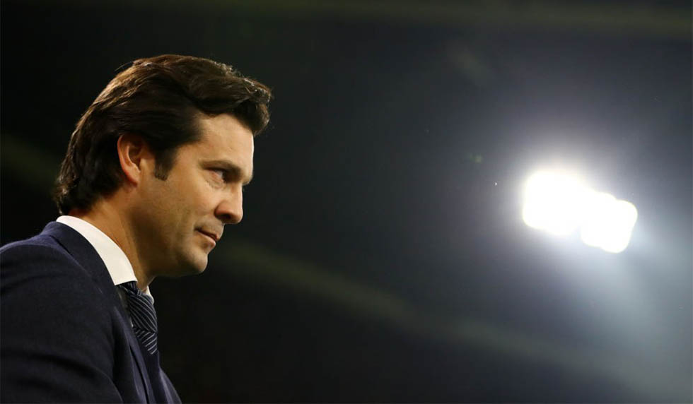 Santiago Solari, Manager of Real Madrid looks on prior to the UEFA Champions League Round of 16 First Leg match between Ajax and Real Madrid at Johan Cruyff Arena on February 13, 2019 in Amsterdam, Netherlands. (Photo by Dean Mouhtaropoulos/Getty Images)