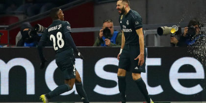 AMSTERDAM, NETHERLANDS - FEBRUARY 13: Karim Benzema of Real Madrid celebrates after scoring his team's first goal with Vinicius Junior of Real Madrid during the UEFA Champions League Round of 16 First Leg match between Ajax and Real Madrid at Johan Cruyff Arena on February 13, 2019 in Amsterdam, Netherlands. (Photo by Dean Mouhtaropoulos/Getty Images)