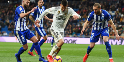 MADRID, SPAIN - FEBRUARY 03: Daniel Ceballos of Real Madrid takes on Ruben Duarte and Victor Laguardia of Deportivo Alaves during the La Liga match between Real Madrid CF and Deportivo Alaves at Estadio Santiago Bernabeu on February 03, 2019 in Madrid, Spain. (Photo by Denis Doyle/Getty Images)