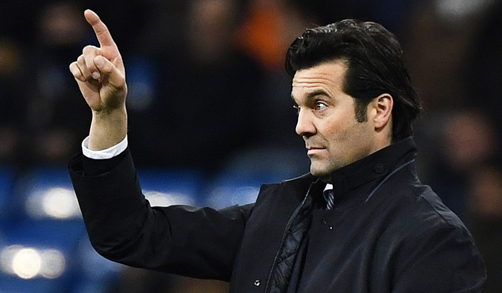 Real Madrid's Argentinian coach Santiago Solari gestures during the Spanish league football match Real Madrid CF against Club Deportivo Alaves at the Santiago Bernabeu stadium in Madrid on February 3, 2019. (Photo by GABRIEL BOUYS / AFP) (Photo credit should read GABRIEL BOUYS/AFP/Getty Images)