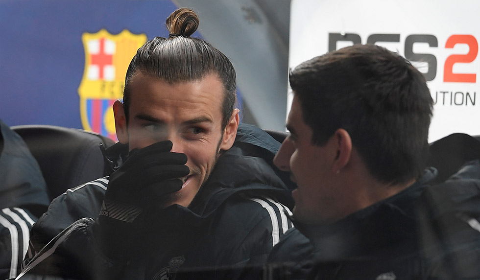 Real Madrid's Welsh forward Gareth Bale and Real Madrid's Belgian goalkeeper Thibaut Courtois sit on the bench during the Spanish Copa del Rey (King's Cup) semi-final first leg football match between FC Barcelona and Real Madrid CF at the Camp Nou stadium in Barcelona on February 6, 2019. (Photo by LLUIS GENE / AFP) (Photo credit should read LLUIS GENE/AFP/Getty Images)