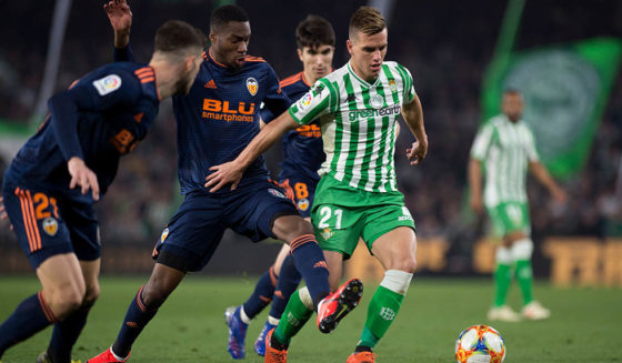Valencia's French midfielder Geoffrey Kondogbia (2L) fights for the ball with Real Betis' Argentinian midfielder Giovani Lo Celso during the Spanish Copa del Rey (King's Cup) semi-final first leg football match between Real Betis and Valencia CF at the Benito Villamarin stadium in Seville on February 7, 2019. (Photo by JORGE GUERRERO / AFP) (Photo credit should read JORGE GUERRERO/AFP/Getty Images)
