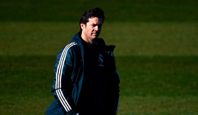 Real Madrid's Argentinian coach Santiago Solari attends a training session at the club's training ground in the outskirts of Madrid on February 5, 2019 on the eve of the Copa del Rey semi-final football match between Barcelona and Real Madrid. (Photo by GABRIEL BOUYS / AFP) (Photo credit should read GABRIEL BOUYS/AFP/Getty Images)