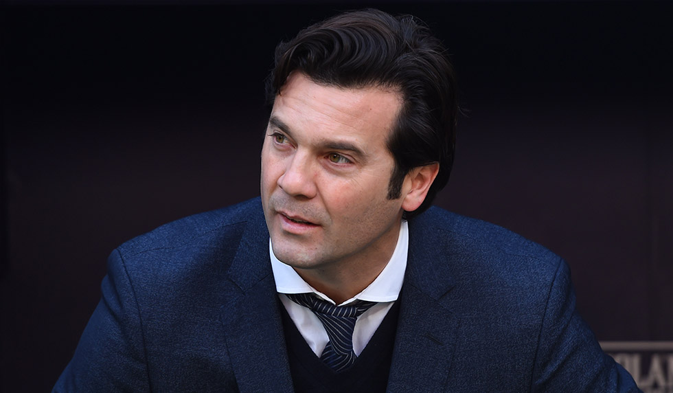 MADRID, SPAIN - FEBRUARY 09: Santiago Solari, Manager of Real Madrid looks on prior to the La Liga match between Club Atletico de Madrid and Real Madrid CF at Wanda Metropolitano on February 09, 2019 in Madrid, Spain. (Photo by Denis Doyle/Getty Images)