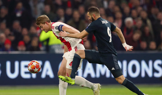 AMSTERDAM, NETHERLANDS - FEBRUARY 13: Matthijs de Ligt of Ajax is challenged by Karim Benzema of Real Madrid during the UEFA Champions League Round of 16 First Leg match between Ajax and Real Madrid at Johan Cruyff Arena on February 13, 2019 in Amsterdam, Netherlands. (Photo by Lars Baron/Getty Images)