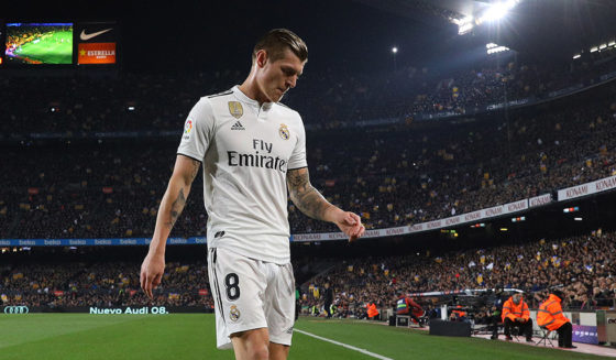 BARCELONA, SPAIN - FEBRUARY 06: Toni Kroos of Real Madrid CF looks on during the Copa del Semi Final first leg match between Barcelona and Real Madrid at Nou Camp on February 06, 2019 in Barcelona, Spain. (Photo by Angel Martinez/Getty Images)