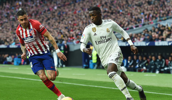 MADRID, SPAIN - FEBRUARY 09: Vinicius Junior of Real Madrid is chased by Jose Gimenez of Atletico Madrid during the La Liga match between Club Atletico de Madrid and Real Madrid CF at Wanda Metropolitano on February 09, 2019 in Madrid, Spain. (Photo by Denis Doyle/Getty Images)