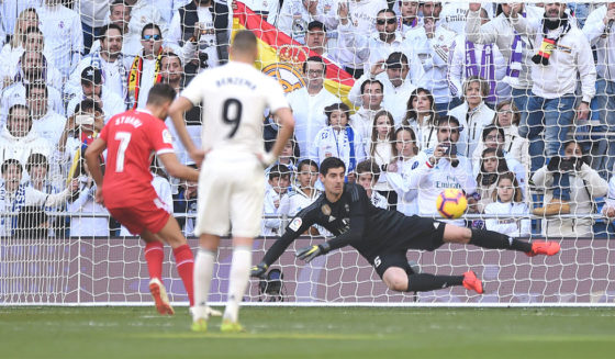 MADRID, SPAIN - FEBRUARY 17: Cristhian Stuani of Girona scores his team's first goal from the penalty spot during the La Liga match between Real Madrid CF and Girona FC at Estadio Santiago Bernabeu on February 17, 2019 in Madrid, Spain. (Photo by Denis Doyle/Getty Images)