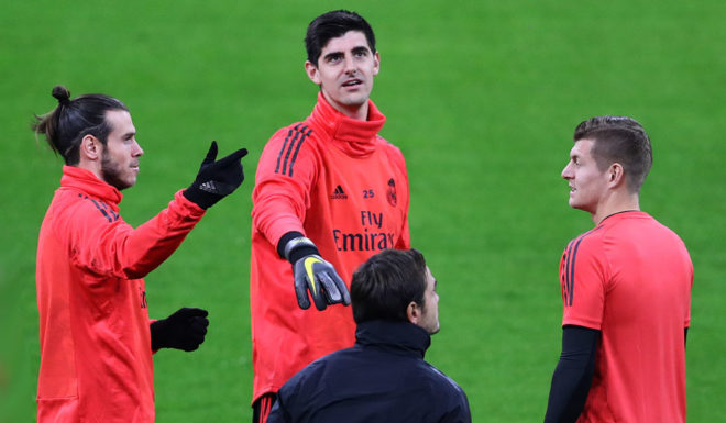 AMSTERDAM, NETHERLANDS - FEBRUARY 12: Toni Kroos, Thibaut Courtois and Gareth Bale look on during a Real Madrid training session at Johan Cruyff Arena on February 12, 2019 in Amsterdam, Netherlands. (Photo by Dean Mouhtaropoulos/Getty Images)