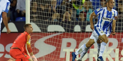 Leganes' Spanish midfielder Oscar Rodriguez (R) celebrates scoring his team's second goal during the Spanish league football match Club Deportivo Leganes SAD against FC Barcelona at the Estadio Municipal Butarque in Leganes on the outskirts of Madrid on September 26, 2018. (Photo by OSCAR DEL POZO / AFP) (Photo credit should read OSCAR DEL POZO/AFP/Getty Images)