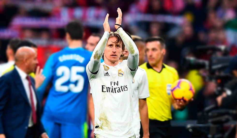 Real Madrid's Croatian midfielder Luka Modric (C) celebrates at the end of the Spanish league football match between Club Atletico de Madrid and Real Madrid CF at the Wanda Metropolitano stadium in Madrid on February 9, 2019. (Photo by GABRIEL BOUYS / AFP) (Photo credit should read GABRIEL BOUYS/AFP/Getty Images)