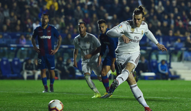 VALENCIA, SPAIN - FEBRUARY 24: Gareth Bale of Real Madrid CF scores his team's second goal from the penalty spot during the La Liga match between Levante UD and Real Madrid CF at Ciutat de Valencia on February 24, 2019 in Valencia, Spain. (Photo by Alex Caparros/Getty Images)