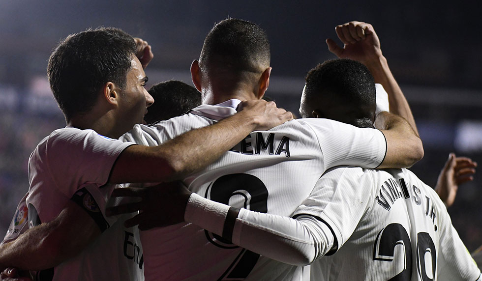 Real Madrid's French forward Karim Benzema (C) celebrates with teammates after scoring a goal during the Spanish league football match between Levante UD and Real Madrid CF at the Ciutat de Valencia stadium in Valencia on February 24, 2019. (Photo by JOSE JORDAN / AFP) (Photo credit should read JOSE JORDAN/AFP/Getty Images)