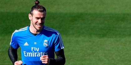 (L to R) Real Madrid's Welsh forward Gareth Bale, Real Madrid's Belgian goalkeeper Thibaut Courtois, Real Madrid's French defender Raphael Varane and Real Madrid's French forward Karim Benzema attend a training session on the eve of the Spanish league "El Clasico" football match against Barcelona, at the training ground of Valdevebas in Madrid on March 1, 2019. (Photo by JAVIER SORIANO / AFP) (Photo credit should read JAVIER SORIANO/AFP/Getty Images)