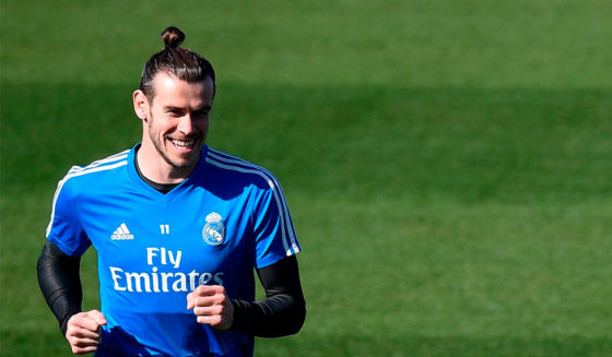 (L to R) Real Madrid's Welsh forward Gareth Bale, Real Madrid's Belgian goalkeeper Thibaut Courtois, Real Madrid's French defender Raphael Varane and Real Madrid's French forward Karim Benzema attend a training session on the eve of the Spanish league "El Clasico" football match against Barcelona, at the training ground of Valdevebas in Madrid on March 1, 2019. (Photo by JAVIER SORIANO / AFP) (Photo credit should read JAVIER SORIANO/AFP/Getty Images)